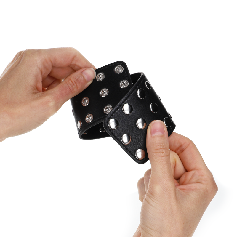 KINK - MUÑEQUERAS CON CIERRE A PRESIÓN LLENO DE TACHUELAS AJUSTABLE NEGRO 19-24 CM X 5.5 CM - Imagen 4