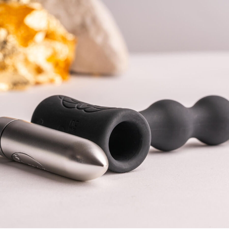 ROCKS- OFF - PETITE SENSATIONS PEARLS PLUG ANAL VIBRADOR NEGRO - Imagen 3